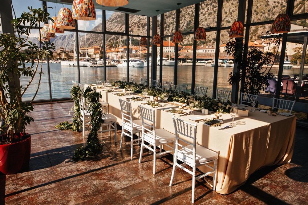 indoor vs outdoor wedding